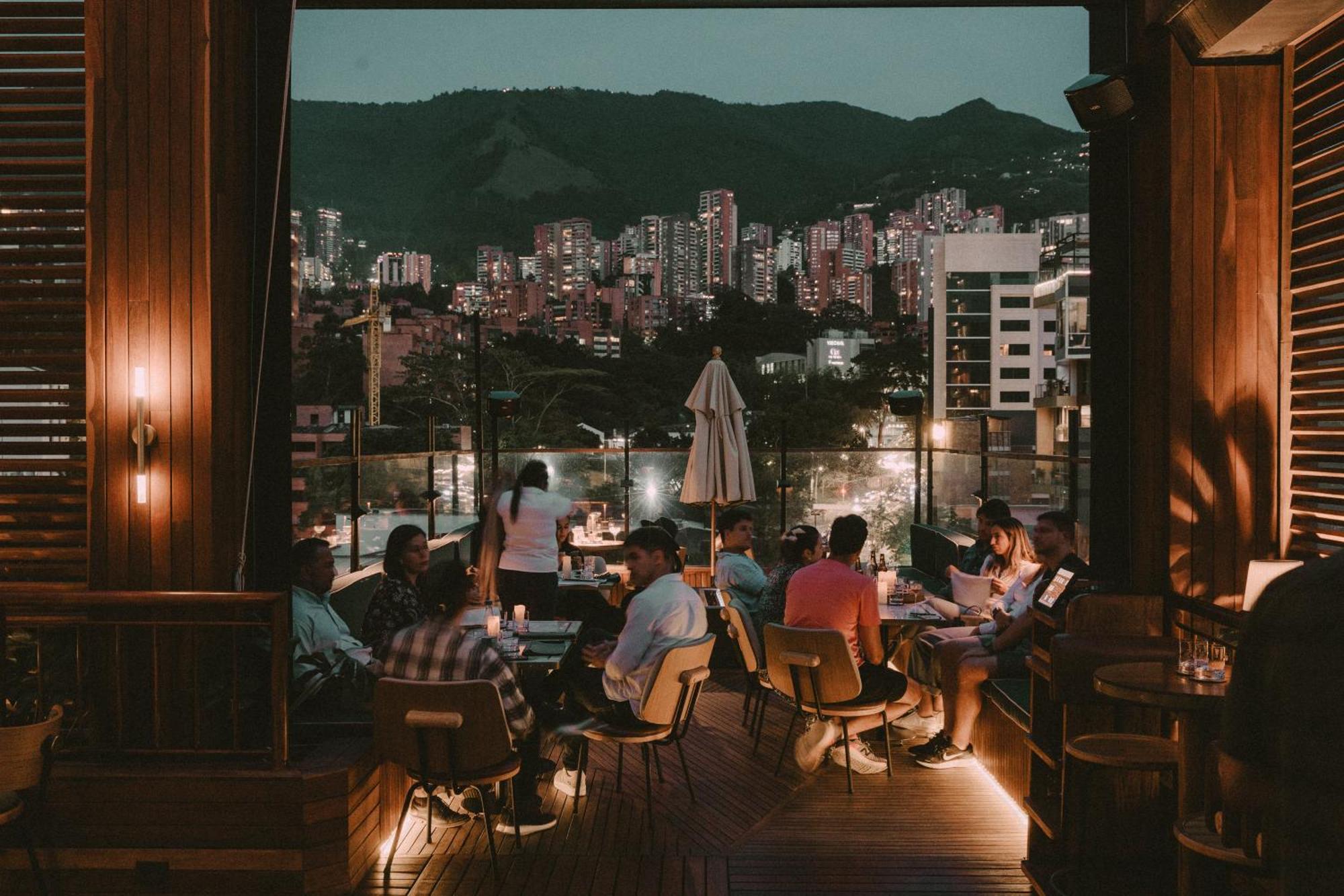 The Click Clack Hotel Medellín Eksteriør bilde View from the rooftop bar